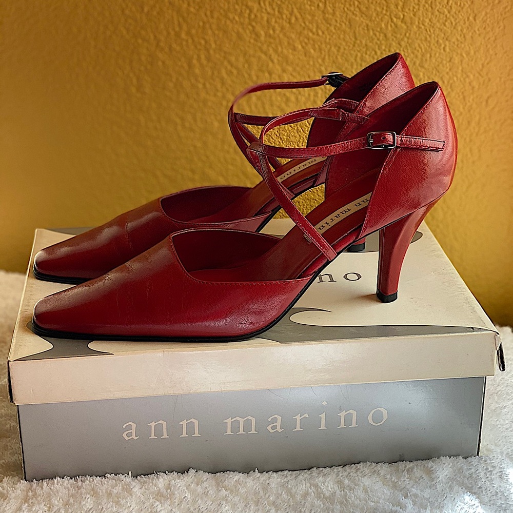 Ann Marino Red Leather Olivia Pump. Size 9